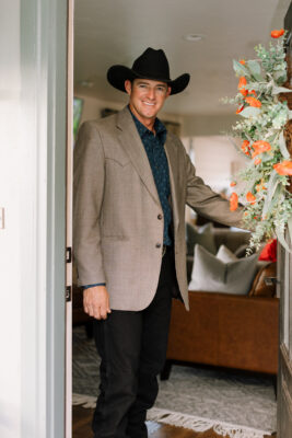 Hosting in Southern Utah with an inviting entryway featuring a seasonal wreath